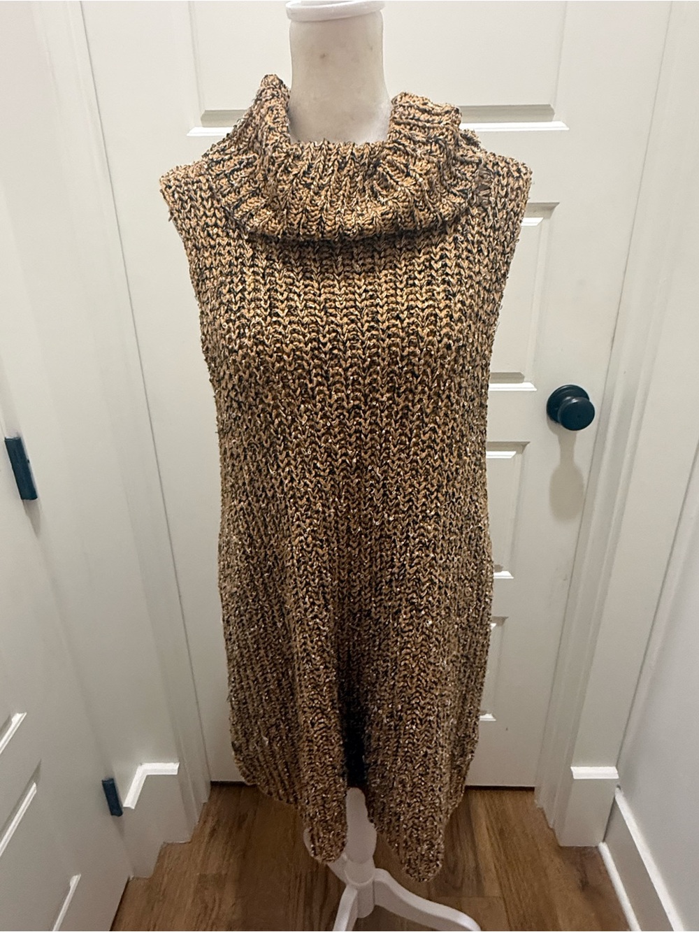 Free People. Valentina Chunky Sleeveless Tunic Sweater. Tan/Navy/White. Medium. - Picture 3 of 14